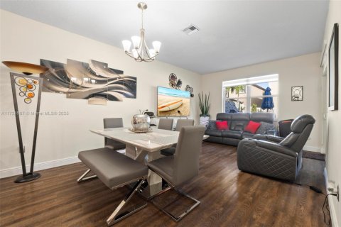 House in Pembroke Pines, Florida 4 bedrooms, 170.57 sq.m. № 1985045 - photo 19