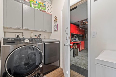 House in Pembroke Pines, Florida 4 bedrooms, 170.57 sq.m. № 1985045 - photo 29