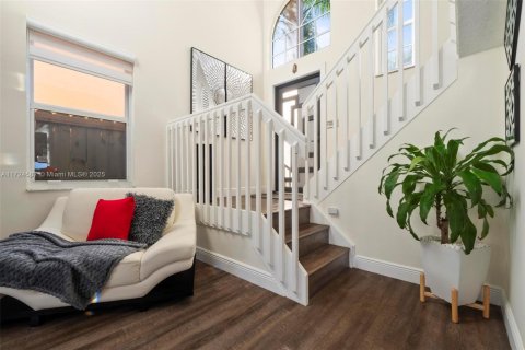 House in Pembroke Pines, Florida 4 bedrooms, 170.57 sq.m. № 1985045 - photo 14