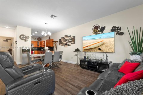 House in Pembroke Pines, Florida 4 bedrooms, 170.57 sq.m. № 1985045 - photo 20