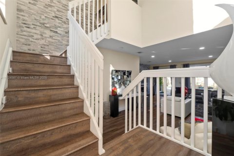 House in Pembroke Pines, Florida 4 bedrooms, 170.57 sq.m. № 1985045 - photo 13