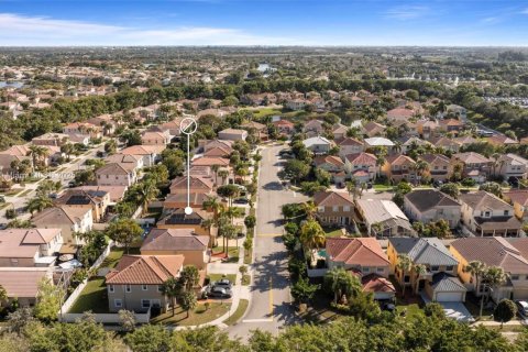 House in Pembroke Pines, Florida 4 bedrooms, 170.57 sq.m. № 1985045 - photo 8