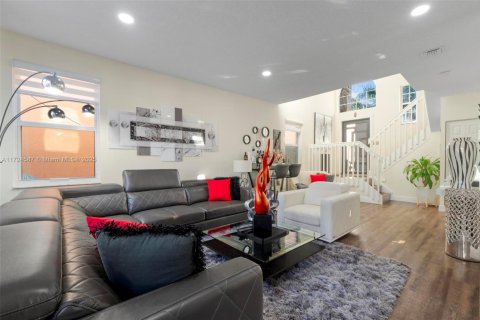 House in Pembroke Pines, Florida 4 bedrooms, 170.57 sq.m. № 1985045 - photo 17