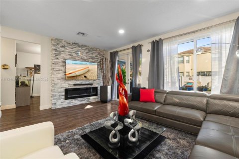 House in Pembroke Pines, Florida 4 bedrooms, 170.57 sq.m. № 1985045 - photo 18