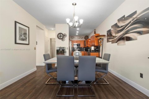 House in Pembroke Pines, Florida 4 bedrooms, 170.57 sq.m. № 1985045 - photo 21