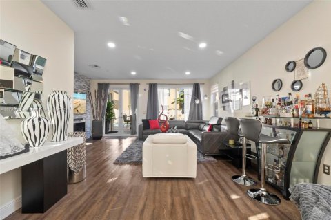 House in Pembroke Pines, Florida 4 bedrooms, 170.57 sq.m. № 1985045 - photo 15