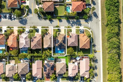 House in Pembroke Pines, Florida 4 bedrooms, 170.57 sq.m. № 1985045 - photo 6