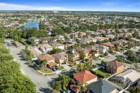 House in Pembroke Pines, Florida 4 bedrooms, 170.57 sq.m. № 1985045 - photo 9