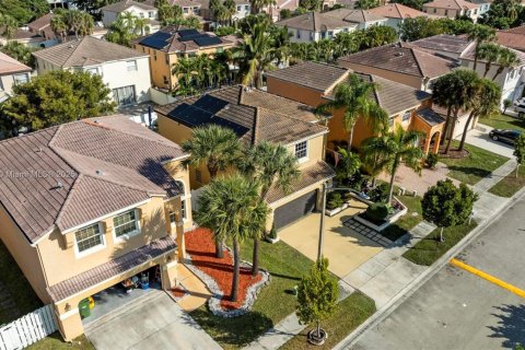 House in Pembroke Pines, Florida 4 bedrooms, 170.57 sq.m. № 1985045 - photo 3