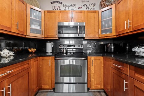 House in Pembroke Pines, Florida 4 bedrooms, 170.57 sq.m. № 1985045 - photo 26