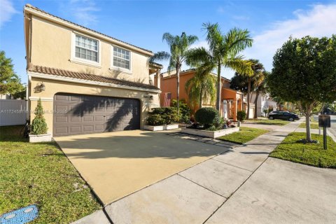 House in Pembroke Pines, Florida 4 bedrooms, 170.57 sq.m. № 1985045 - photo 11