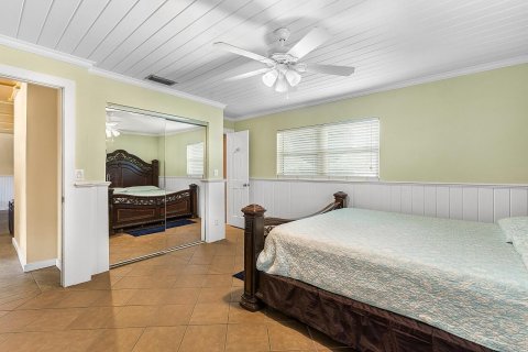 House in Vero Beach, Florida 3 bedrooms, 151.24 sq.m. № 2087461 - photo 11