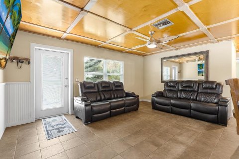 House in Vero Beach, Florida 3 bedrooms, 151.24 sq.m. № 2087461 - photo 3