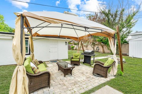 House in Vero Beach, Florida 3 bedrooms, 151.24 sq.m. № 2087461 - photo 18
