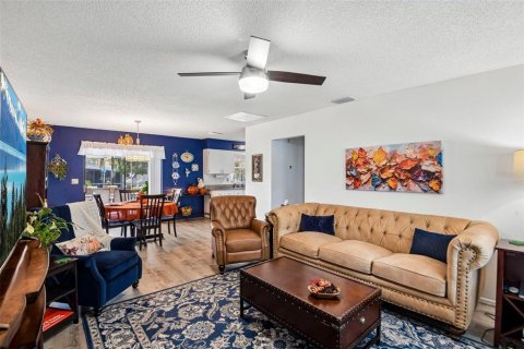 House in Spring Hill, Florida 2 bedrooms, 102.66 sq.m. № 2395905 - photo 6