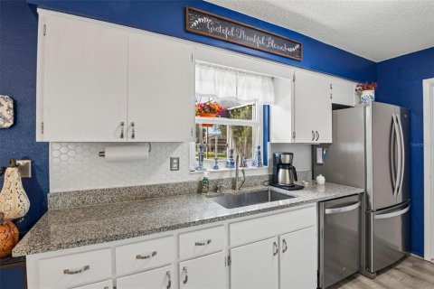 House in Spring Hill, Florida 2 bedrooms, 102.66 sq.m. № 2395905 - photo 11