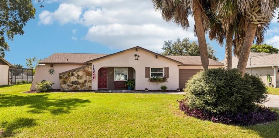 House in Spring Hill, Florida 2 bedrooms, 102.66 sq.m. № 2395905