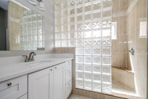 Villa ou maison à louer à New Port Richey, Floride: 4 chambres, 201.04 m2 № 2426882 - photo 12