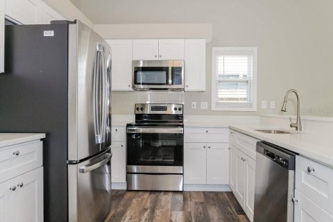 Villa ou maison à louer à New Port Richey, Floride: 4 chambres, 201.04 m2 № 2426882 - photo 8