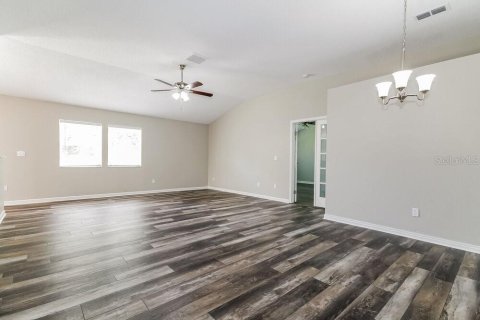 Villa ou maison à louer à New Port Richey, Floride: 4 chambres, 201.04 m2 № 2426882 - photo 3