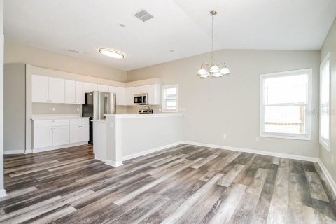 Villa ou maison à louer à New Port Richey, Floride: 4 chambres, 201.04 m2 № 2426882 - photo 6