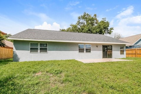 Villa ou maison à louer à New Port Richey, Floride: 4 chambres, 201.04 m2 № 2426882 - photo 17