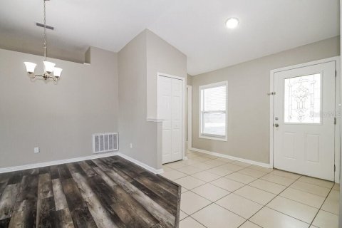 Villa ou maison à louer à New Port Richey, Floride: 4 chambres, 201.04 m2 № 2426882 - photo 10