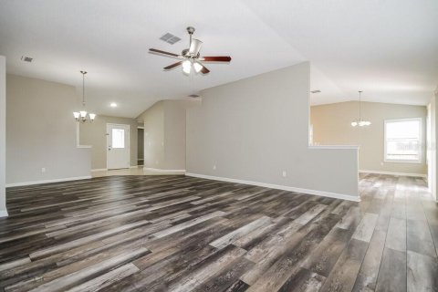 Villa ou maison à louer à New Port Richey, Floride: 4 chambres, 201.04 m2 № 2426882 - photo 5