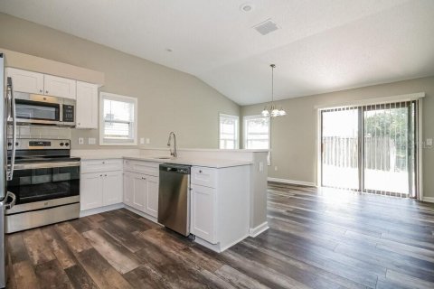 Villa ou maison à louer à New Port Richey, Floride: 4 chambres, 201.04 m2 № 2426882 - photo 7