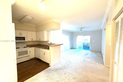 Condo in Pembroke Pines, Florida, 1 bedroom  № 1990994 - photo 18