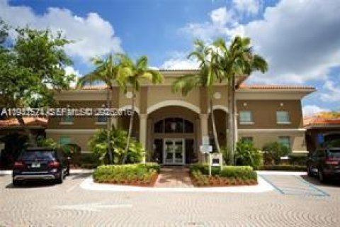 Condo in Pembroke Pines, Florida, 1 bedroom  № 1990994 - photo 20