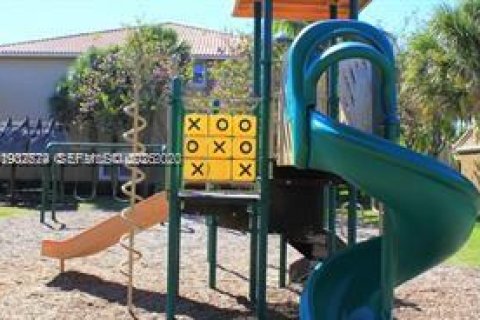 Condo in Pembroke Pines, Florida, 1 bedroom  № 1990994 - photo 21