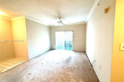 Condo in Pembroke Pines, Florida, 1 bedroom  № 1990994 - photo 6