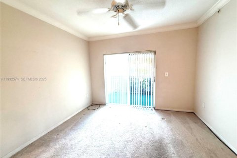 Condo in Pembroke Pines, Florida, 1 bedroom  № 1990994 - photo 5