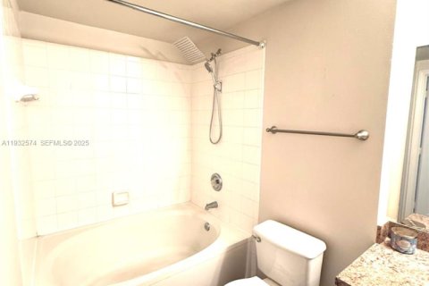 Condo in Pembroke Pines, Florida, 1 bedroom  № 1990994 - photo 13