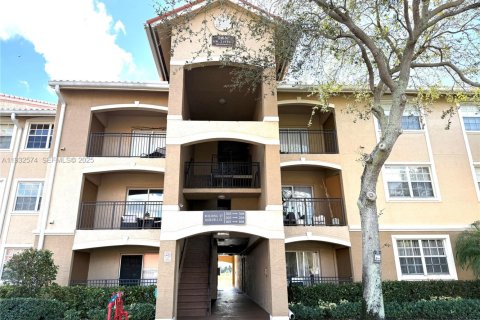 Condo in Pembroke Pines, Florida, 1 bedroom  № 1990994 - photo 1