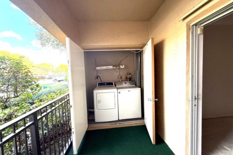 Condo in Pembroke Pines, Florida, 1 bedroom  № 1990994 - photo 8