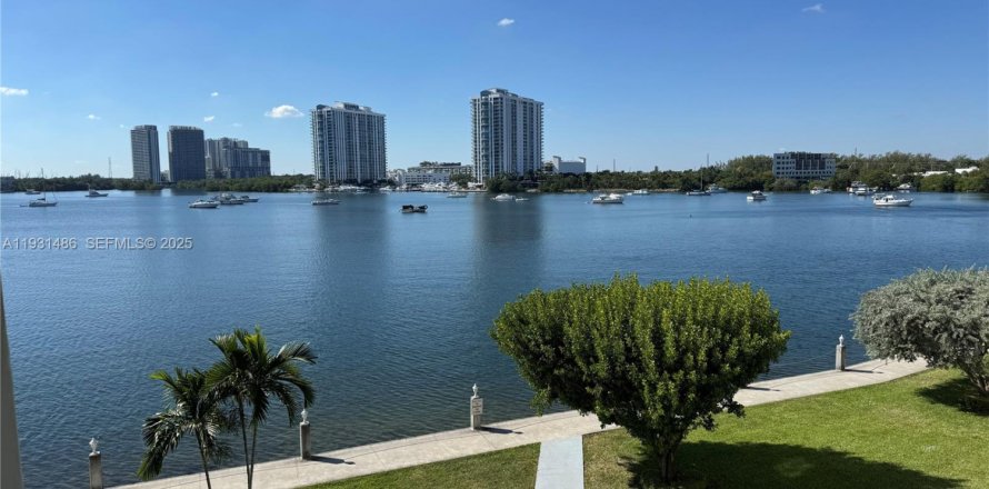 Кондоминиум с 1 спальней в Авентура, Флорида № 1990119