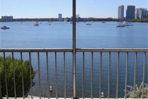 Купить кондоминиум в Авентура, Флорида 1 спальня, 71.35м2, № 1990119 - фото 2