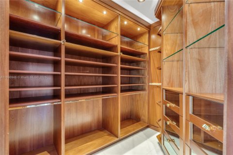 Condo in Miami, Florida, 4 bedrooms  № 1944647 - photo 19