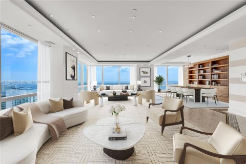 Condo in Miami, Florida, 4 bedrooms  № 1944647 - photo 3