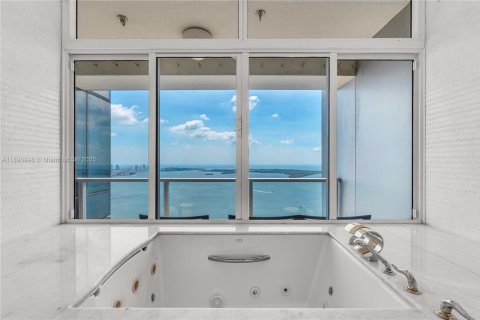Condo in Miami, Florida, 4 bedrooms  № 1944647 - photo 16