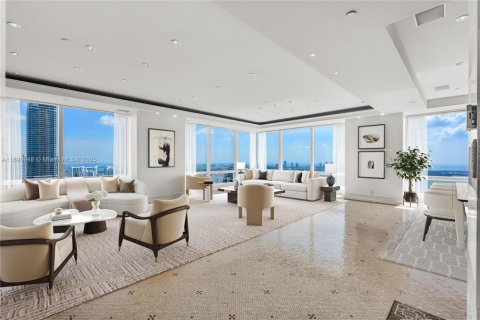 Condo in Miami, Florida, 4 bedrooms  № 1944647 - photo 2