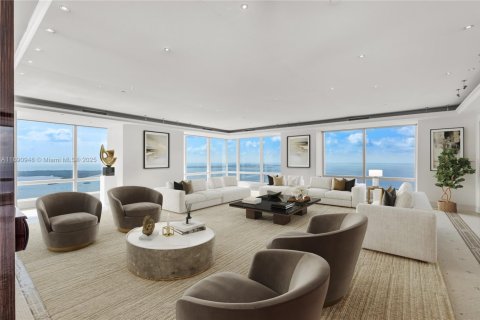 Condo in Miami, Florida, 4 bedrooms  № 1944647 - photo 1