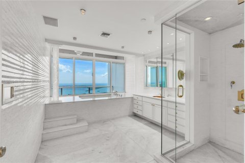Condo in Miami, Florida, 4 bedrooms  № 1944647 - photo 15