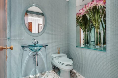 Condo in Miami, Florida, 4 bedrooms  № 1944647 - photo 26