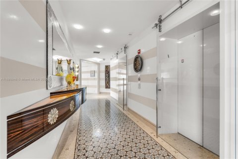 Condo in Miami, Florida, 4 bedrooms  № 1944647 - photo 5