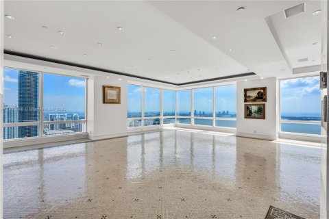 Condo in Miami, Florida, 4 bedrooms  № 1944647 - photo 8