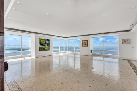 Condo in Miami, Florida, 4 bedrooms  № 1944647 - photo 7