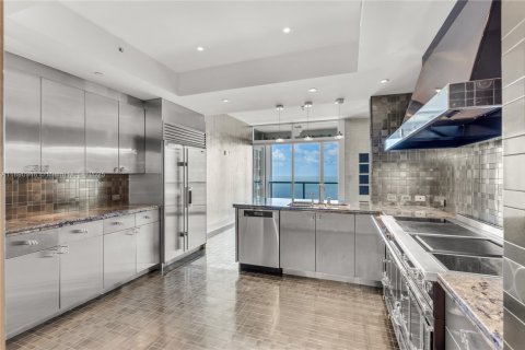 Condo in Miami, Florida, 4 bedrooms  № 1944647 - photo 25